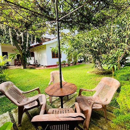 Sanithu Homestay And Villa Galle Bagian luar foto