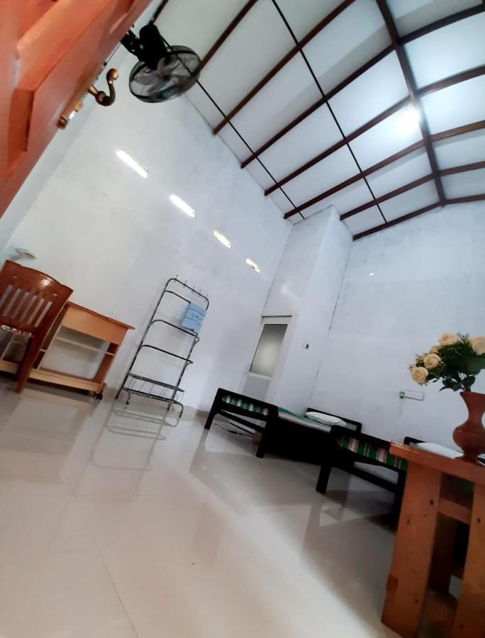 Sanithu Homestay And Villa Galle Bagian luar foto