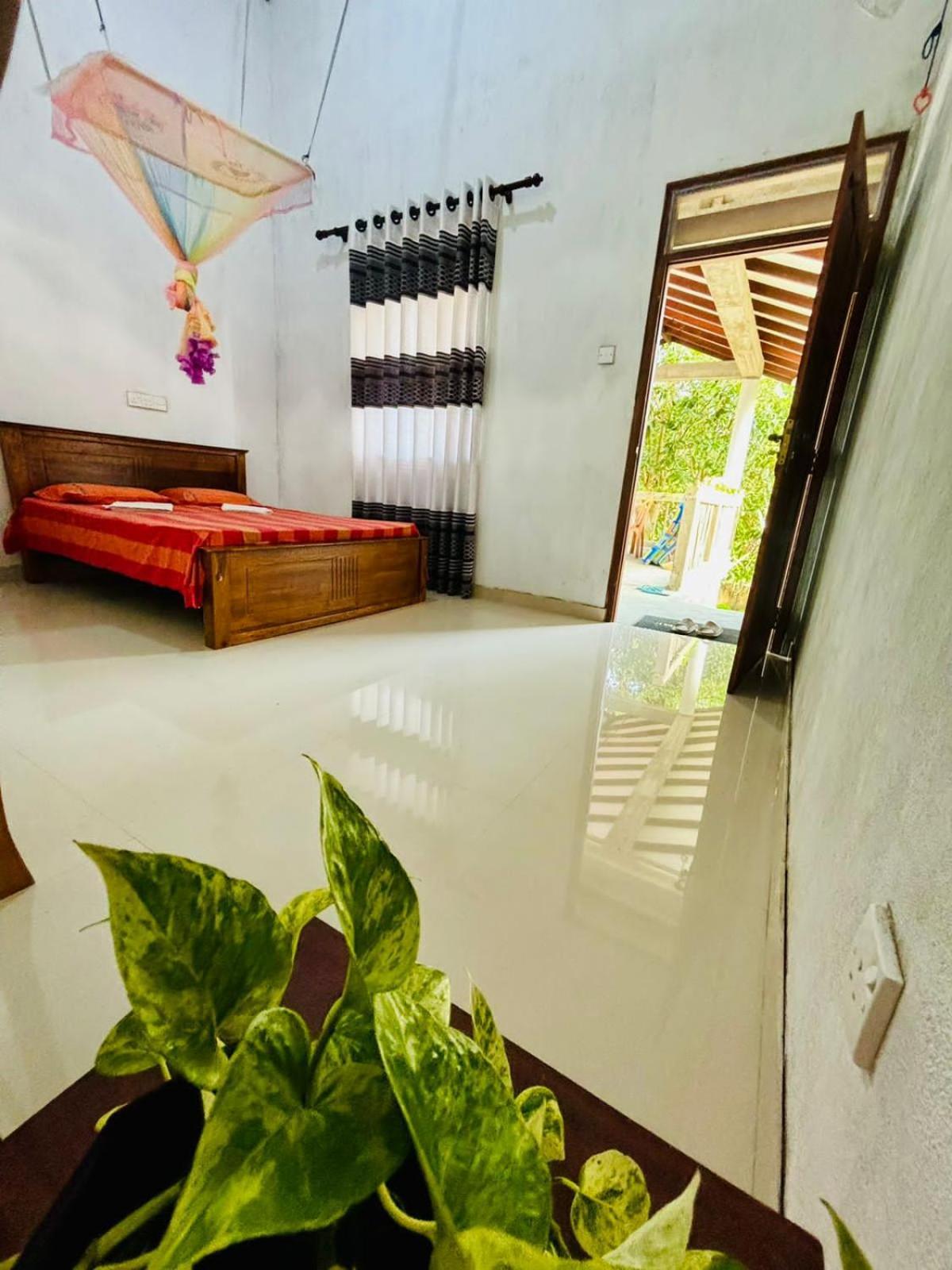 Sanithu Homestay And Villa Galle Bagian luar foto