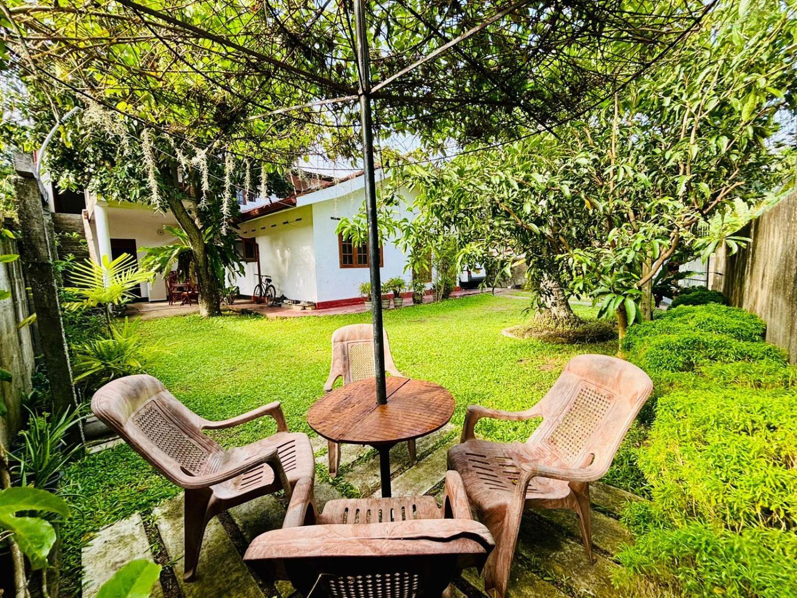 Sanithu Homestay And Villa Galle Bagian luar foto
