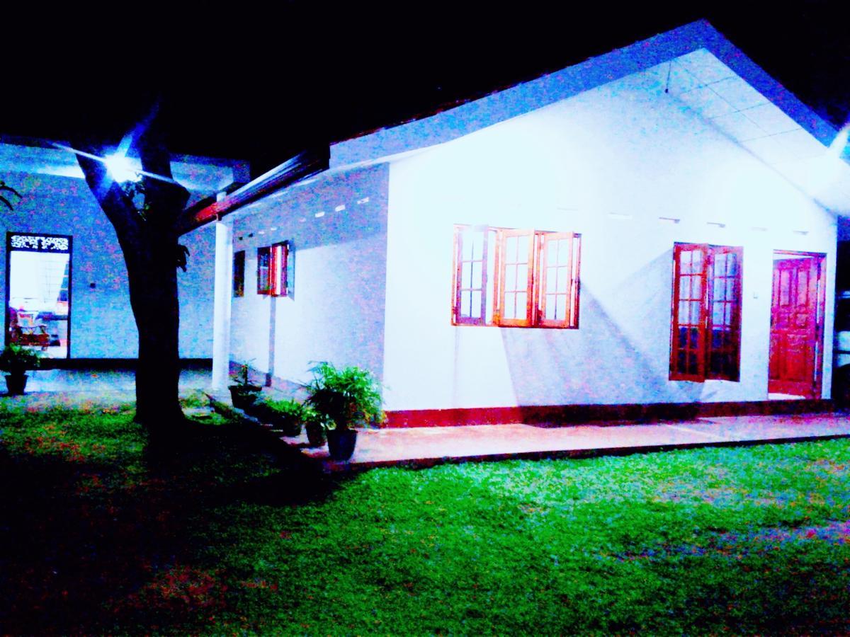 Sanithu Homestay And Villa Galle Bagian luar foto